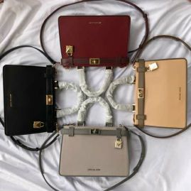 Picture of Michael Kors Lady Handbags _SKUfw106633214fw